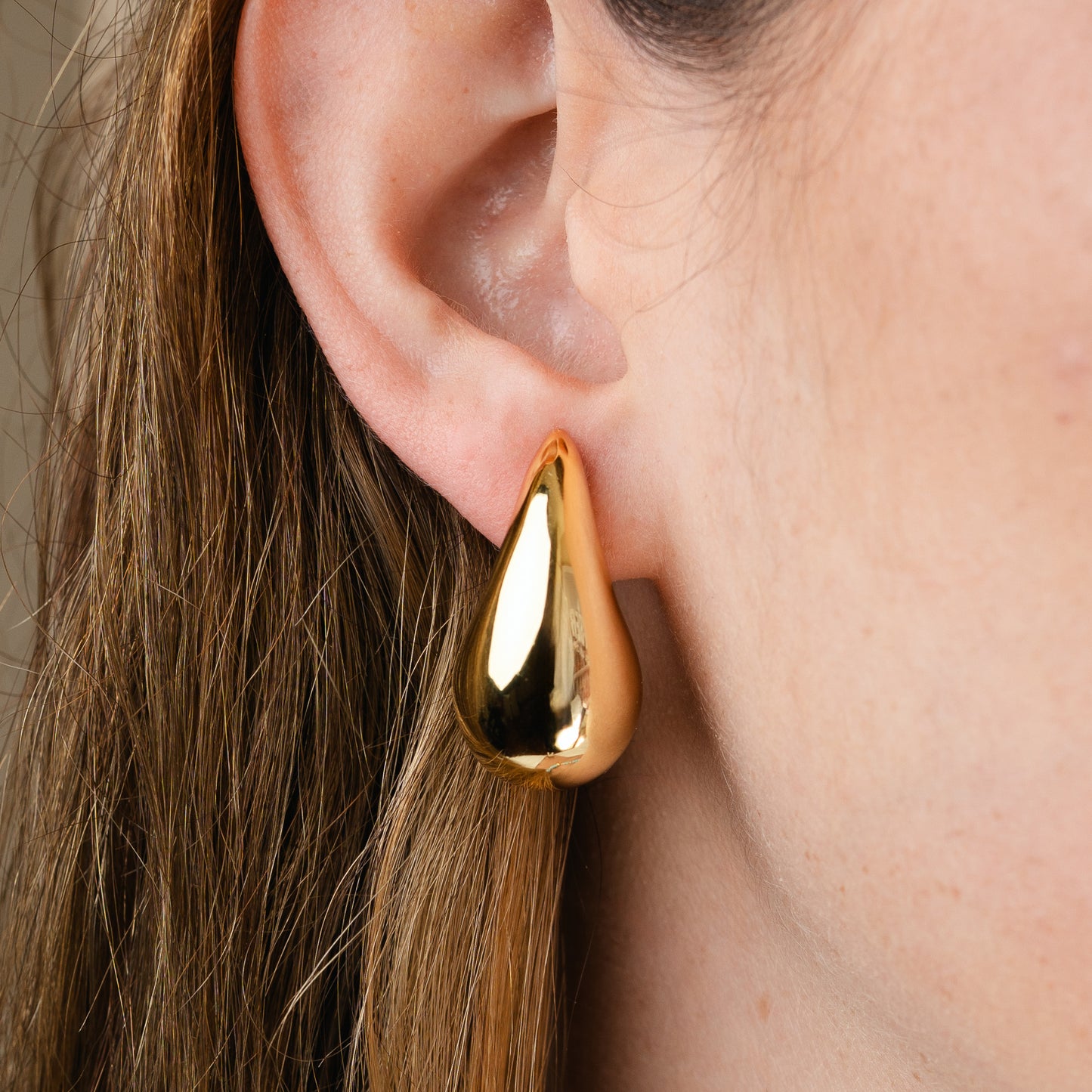 Aros pegados gota inflada bañada en oro