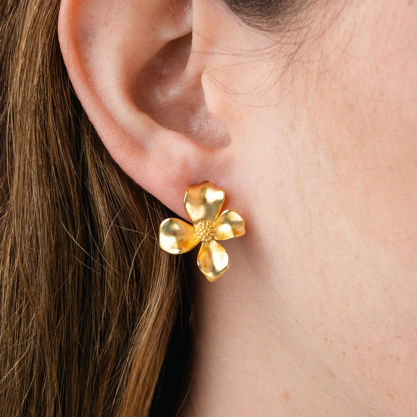 Aros pegados flor bañado en oro