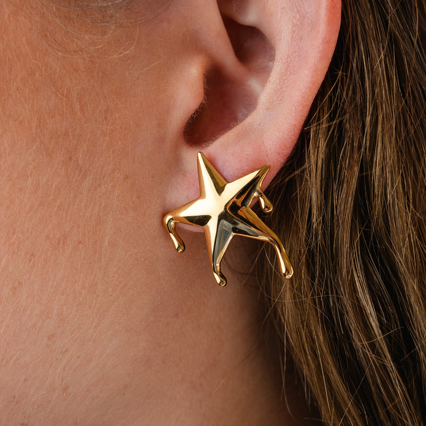 Aros pegados estrellas doradas