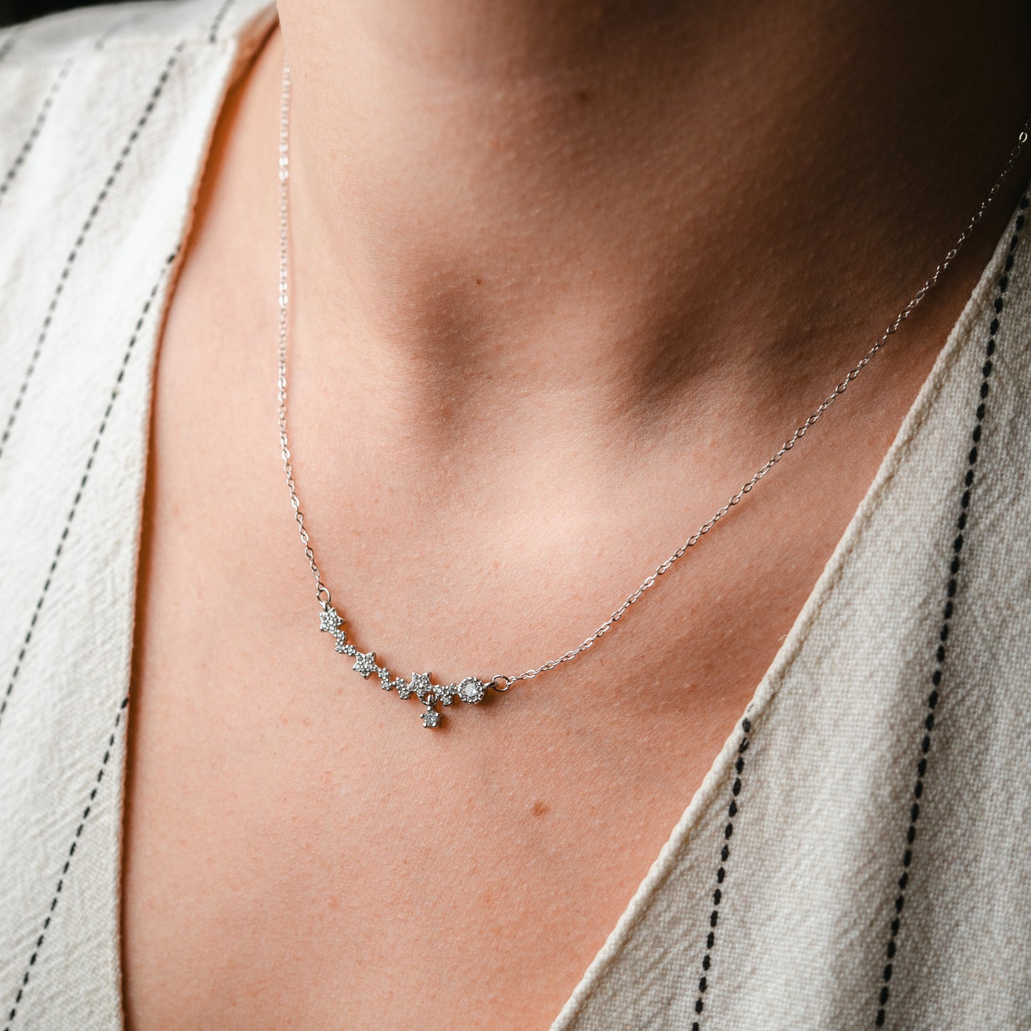 Collar río de flores y circones