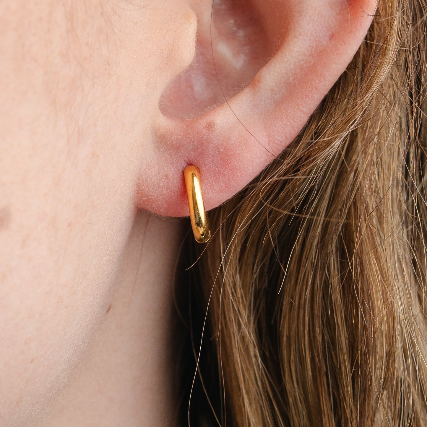 Aros argolla huggie mini gold oval