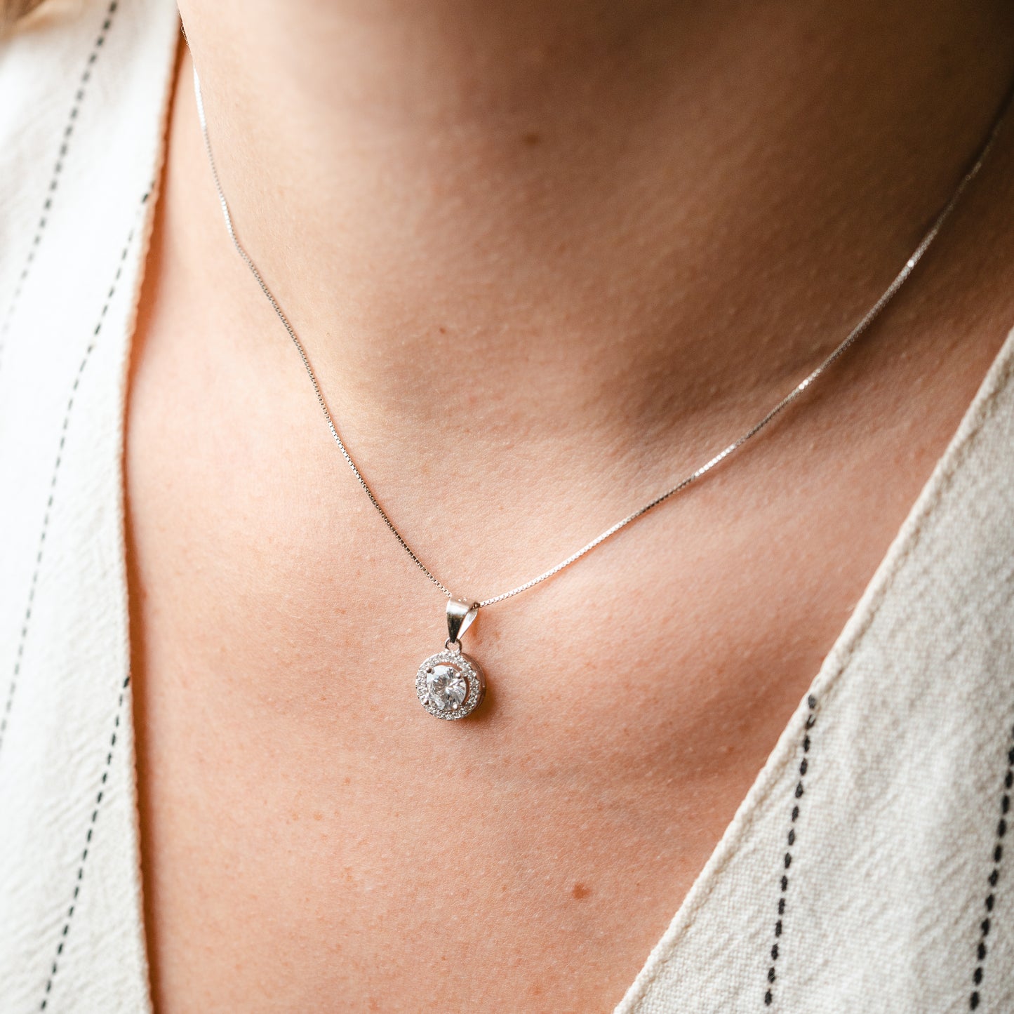 Collar punto de luz con halo