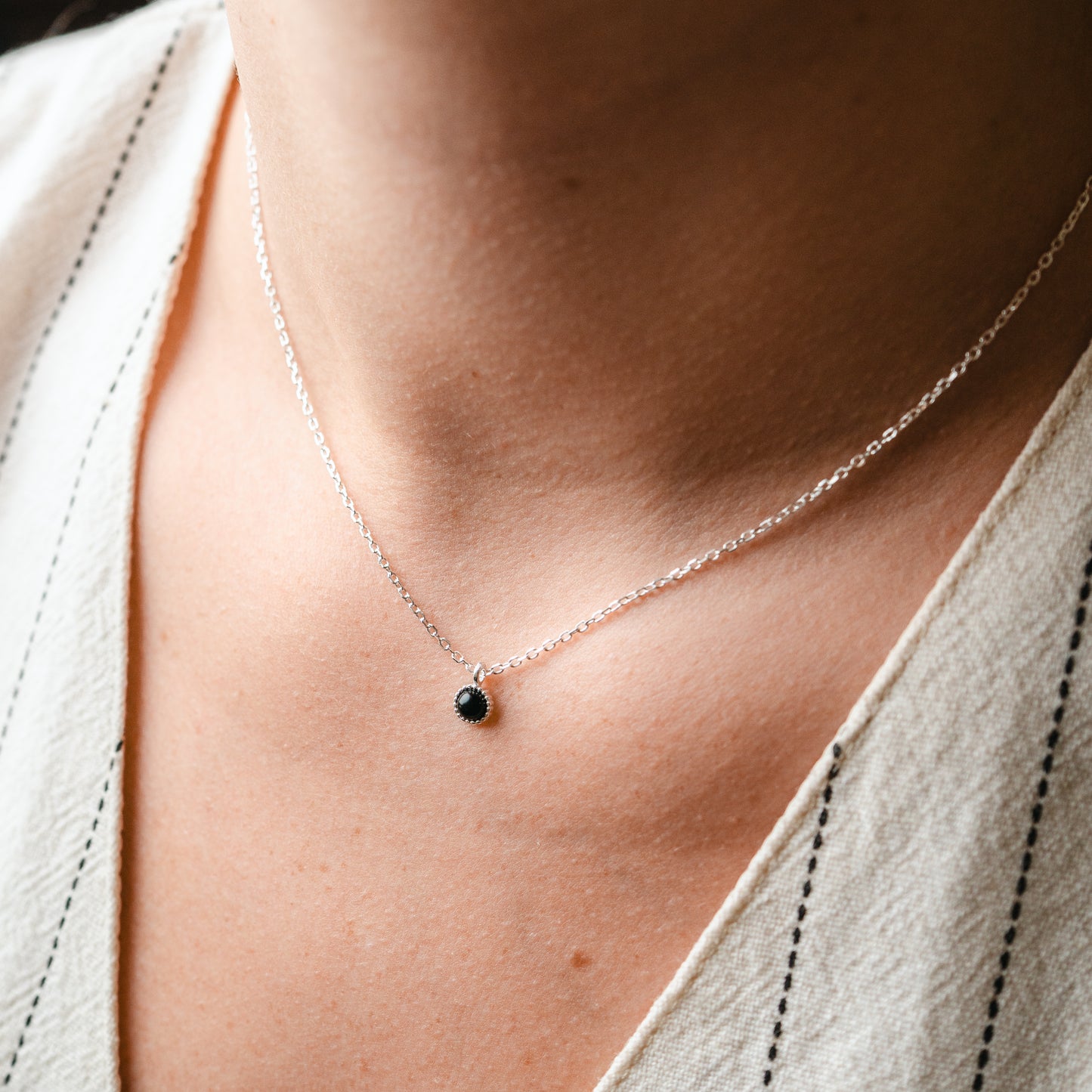 Collar piedra negra