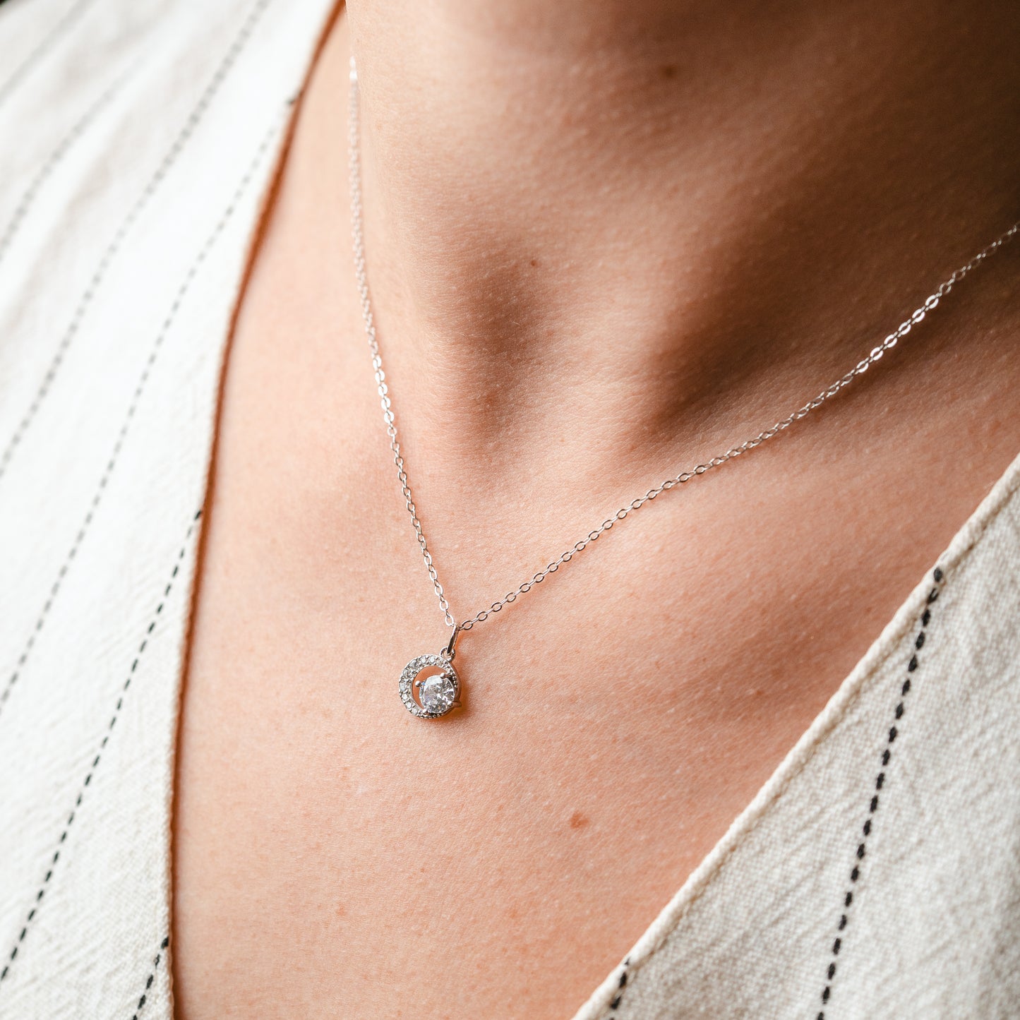 Collar Luna y circones