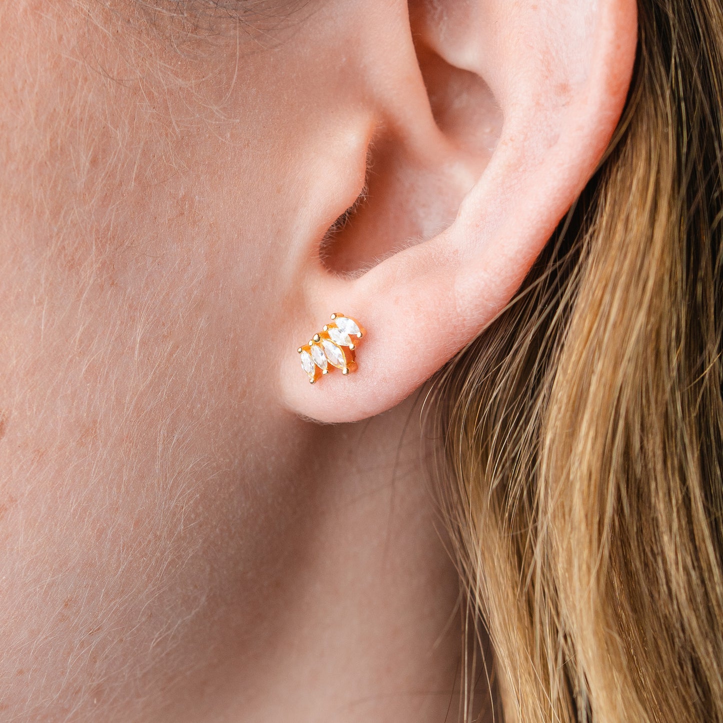 Aros pegados circones cierre pelotita bañado en oro