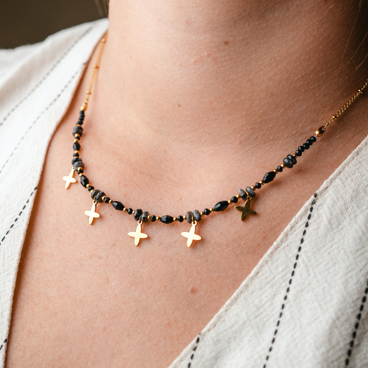 Collar Cruces Noir Gold