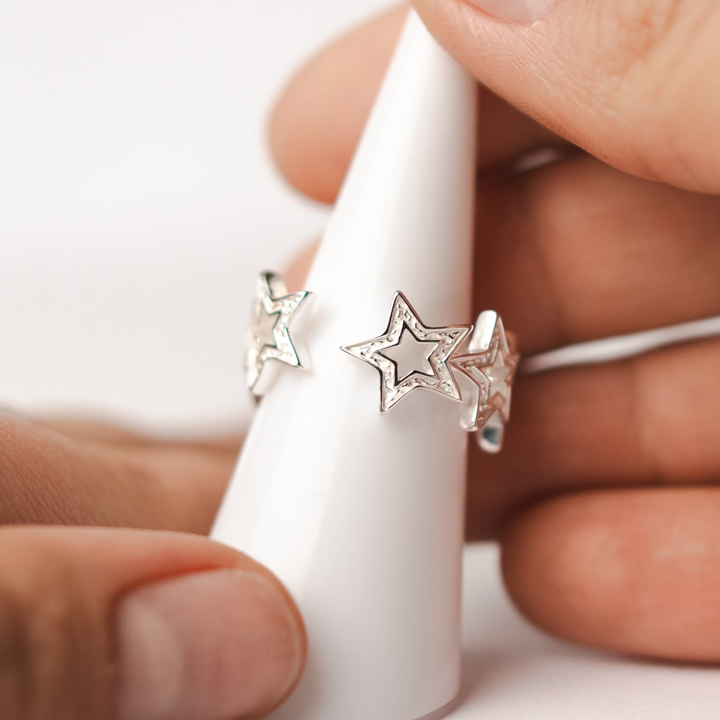 Anillo ajustable estrellas circones