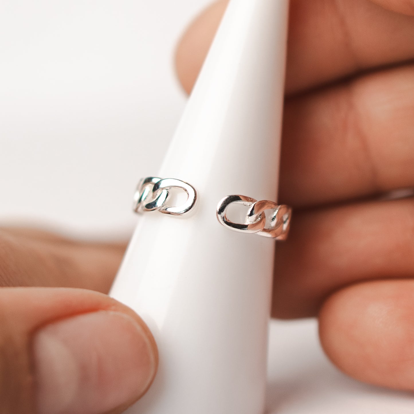 Anillo ajustable eslabones corazón circón