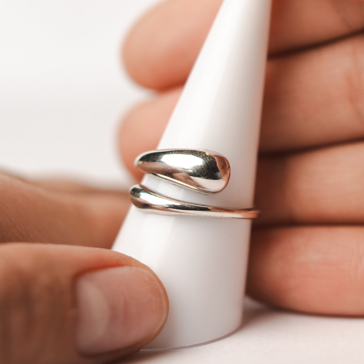 Anillo ajustable cruzado