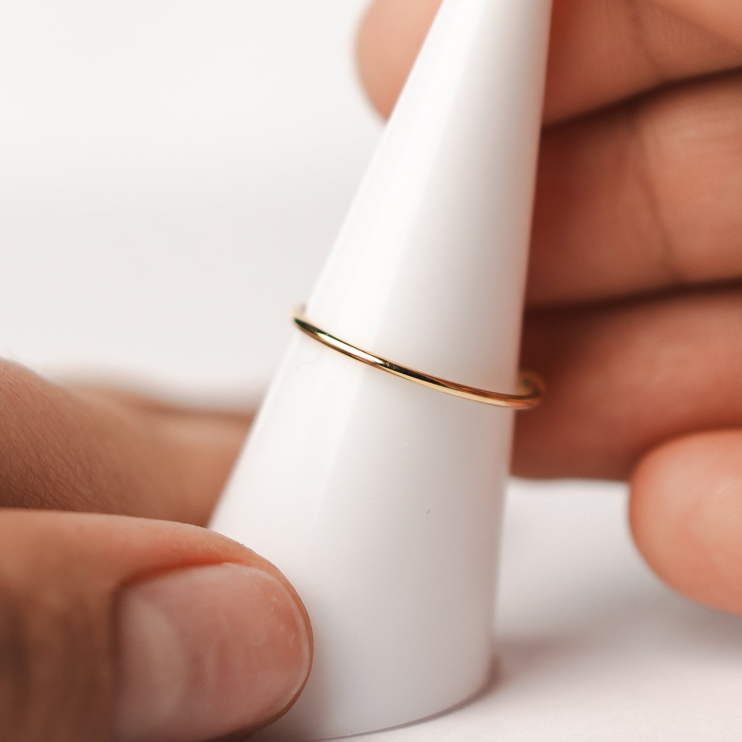 Anillo ajustable 2 esferas bañado en oro