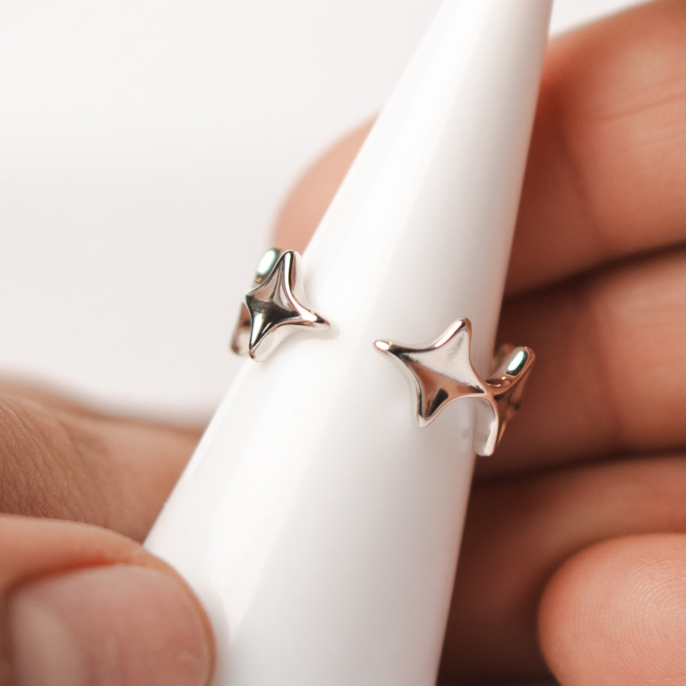 Anillo ajustable estrellas