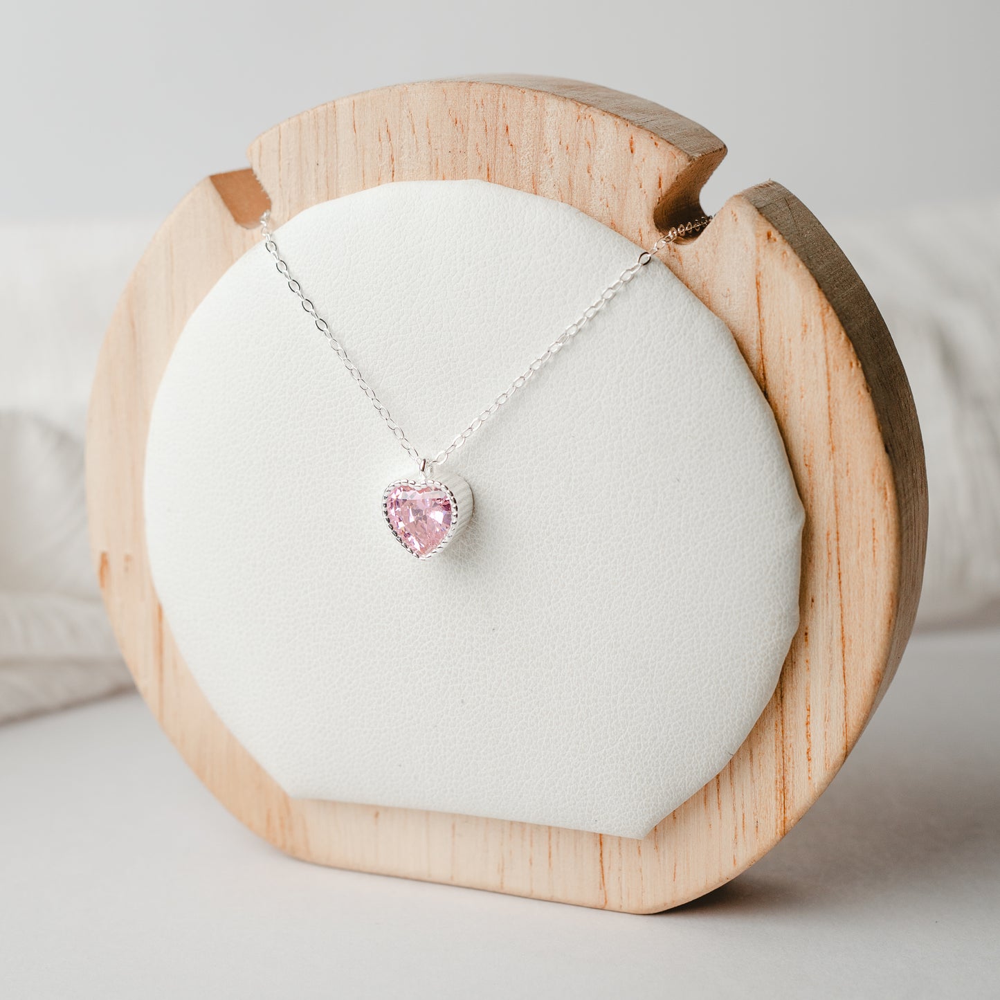Collar punto de luz corazón rosado