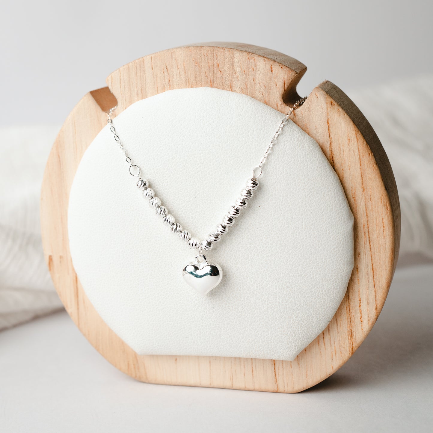 Collar corazón y esferas