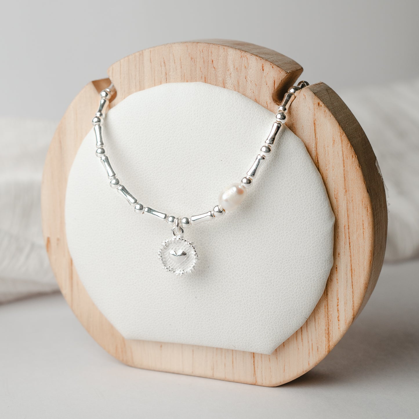 Collar de corazón mostacillas y una perla