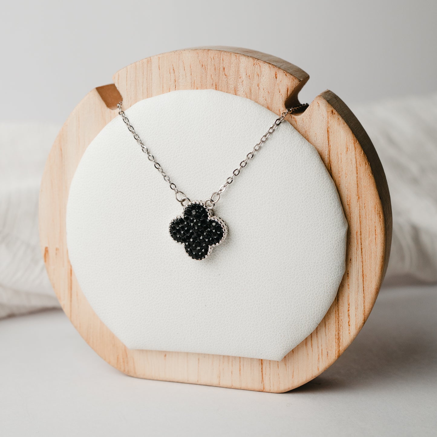 Collar trébol negro circones