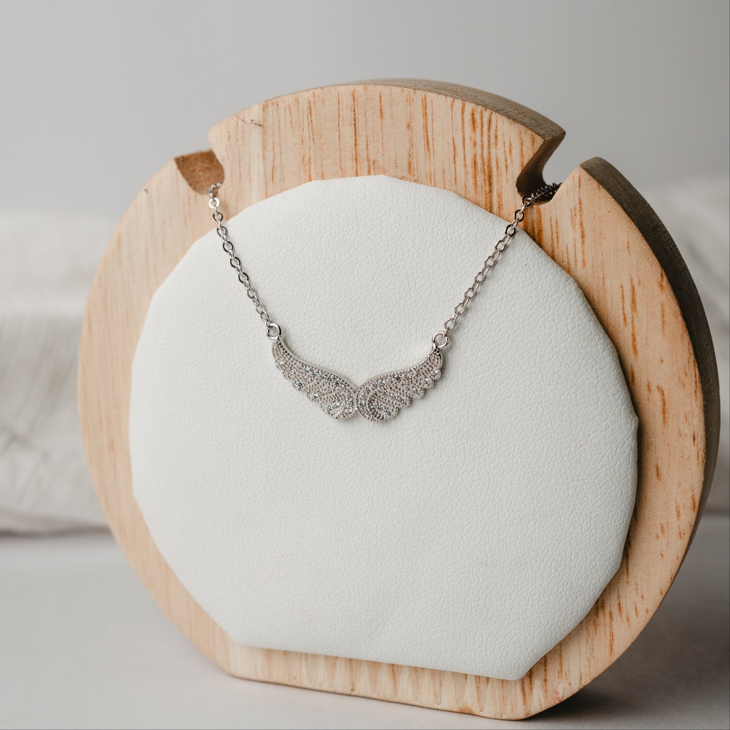 Collar alas circones