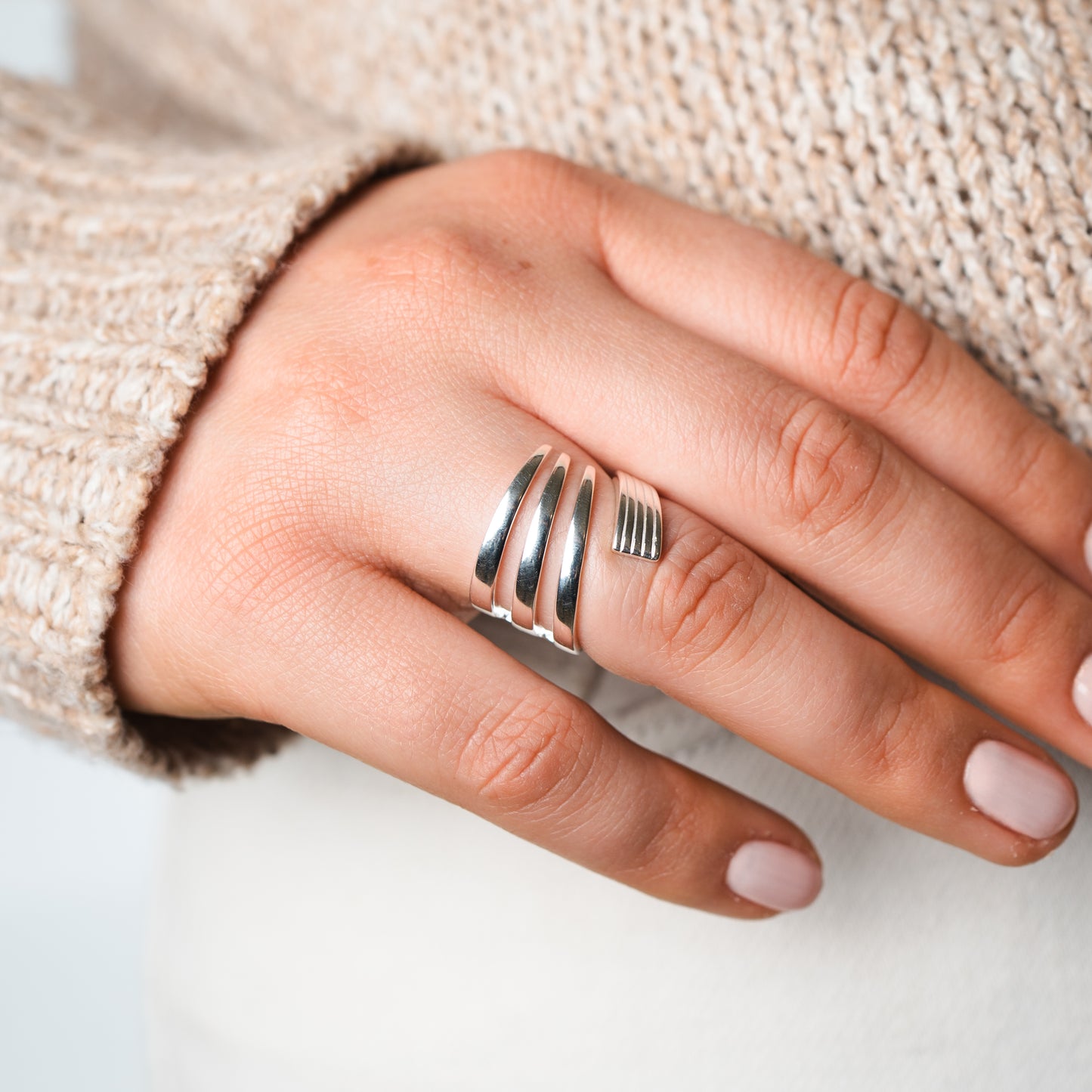 Anillo ajustable irregular lineas