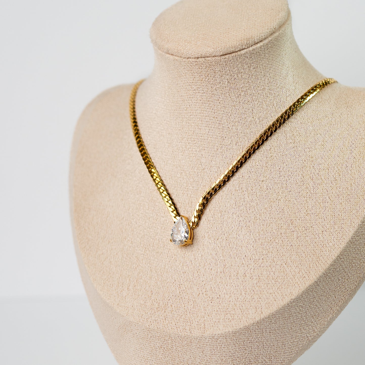 Collar cinta circón bañado en oro