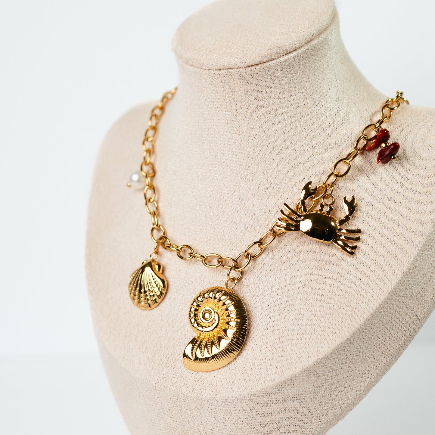 Collar bahía bañado en oro