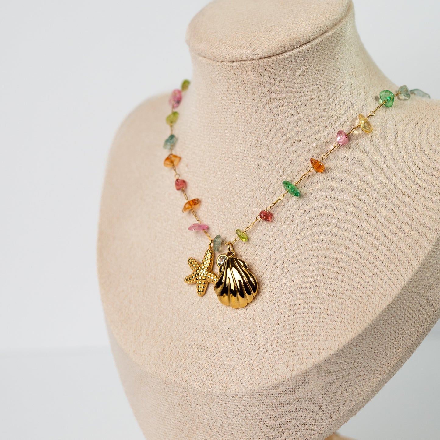 Collar conchita y mostacillas multicolor