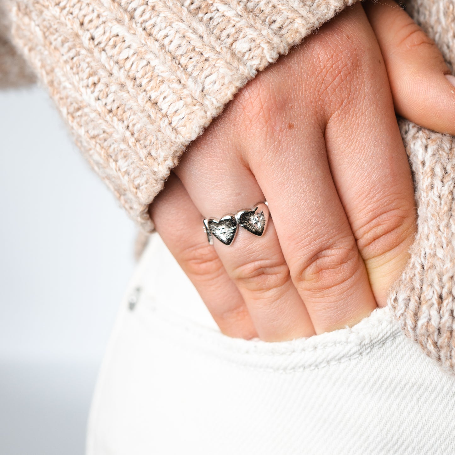Anillo ajustable corazones circones