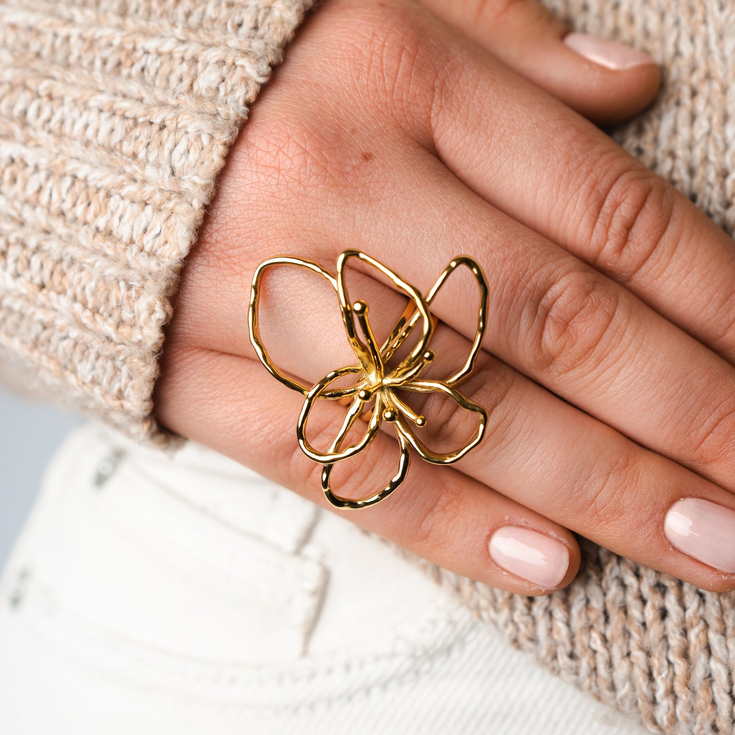 Anillo ajustable flor bañado en oro