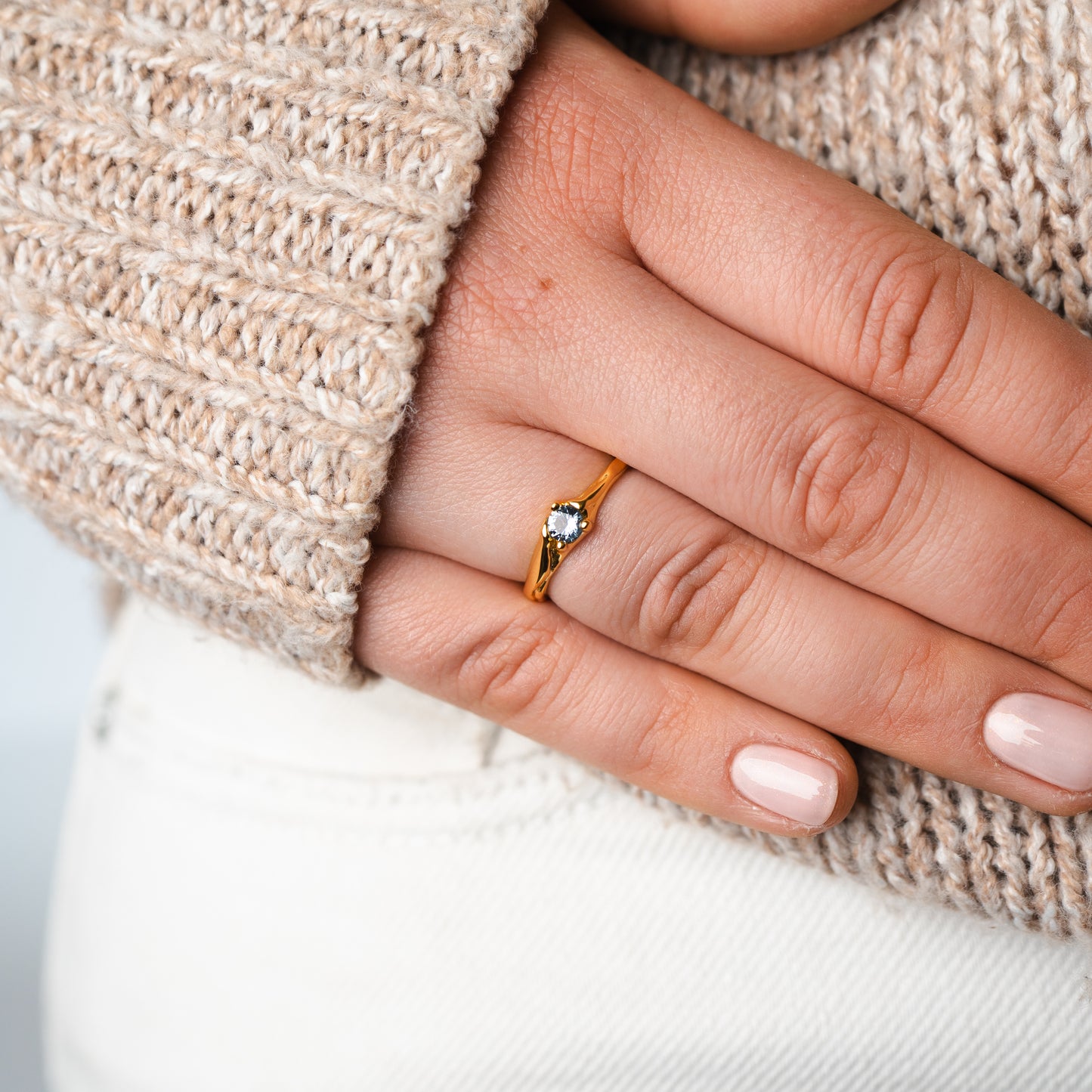 Anillo ajustable circón azul bañado en oro