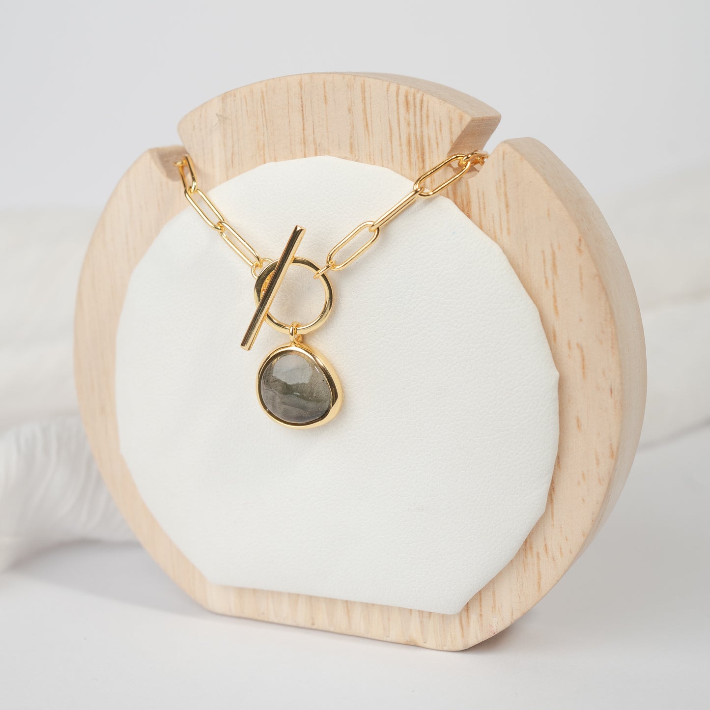 Collar timón piedra bañado en oro