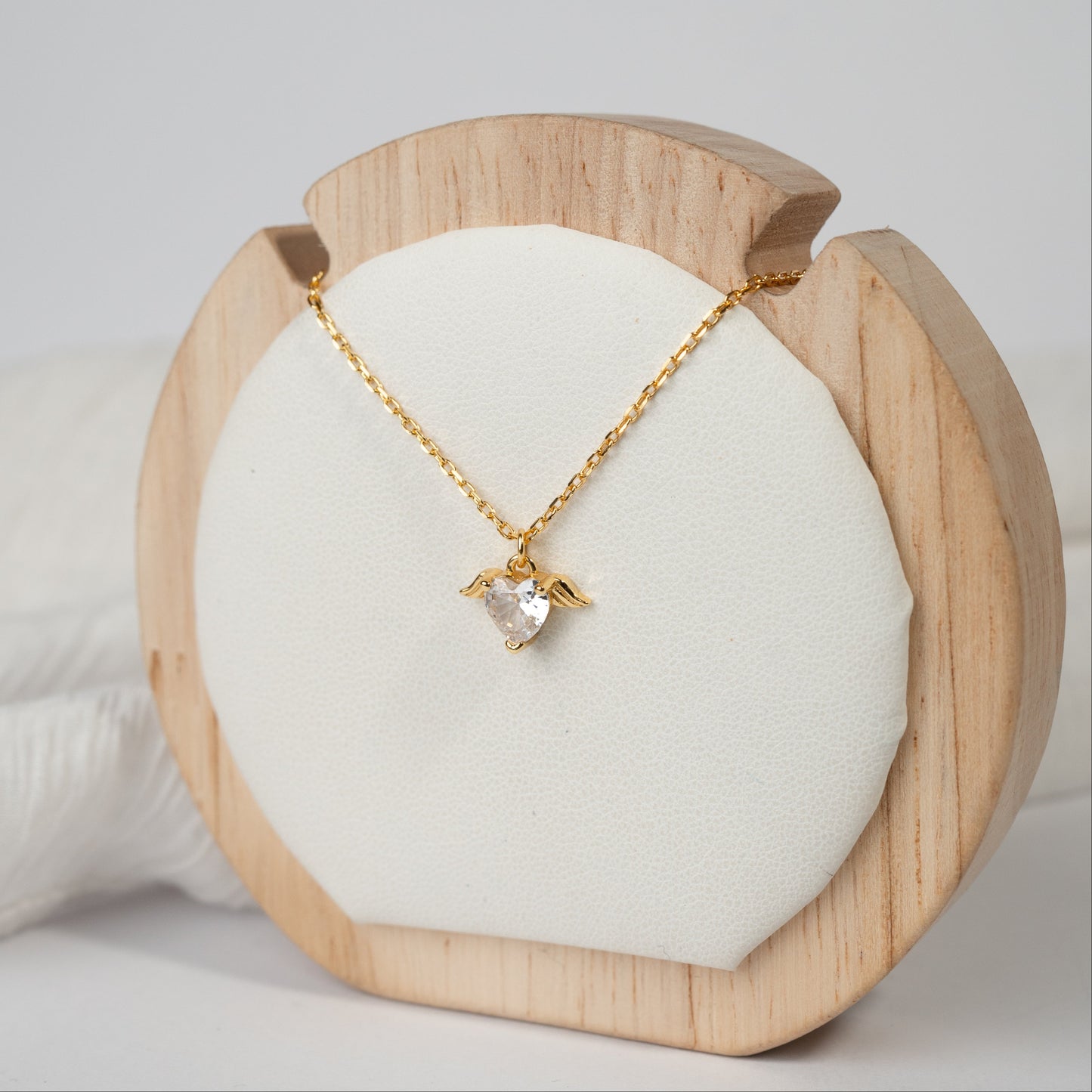 Collar corazón y alitas bañado en oro