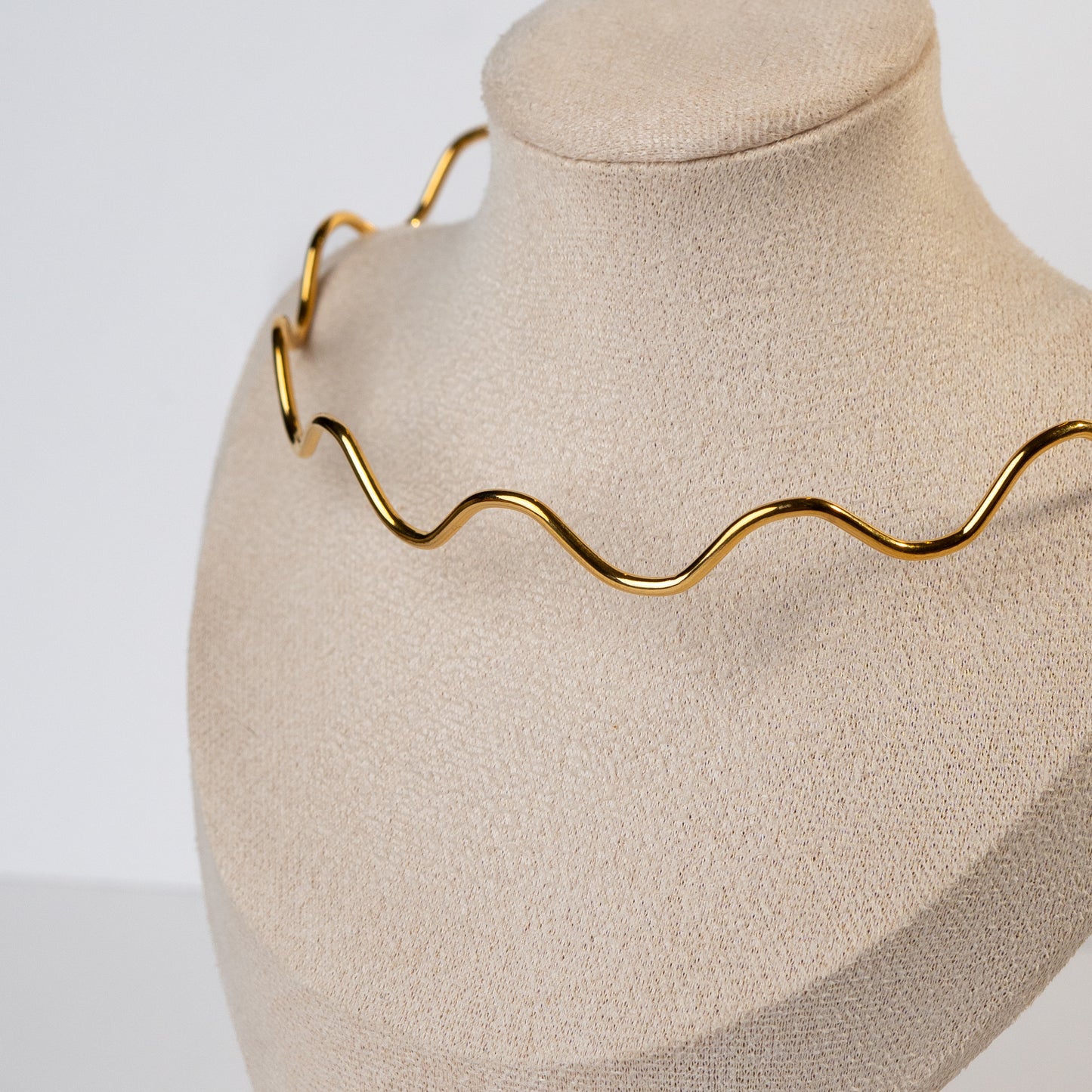 Collar chocker bañado en oro