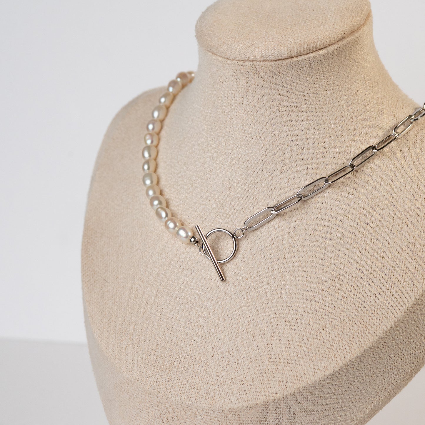 Collar chocker timón y perlas