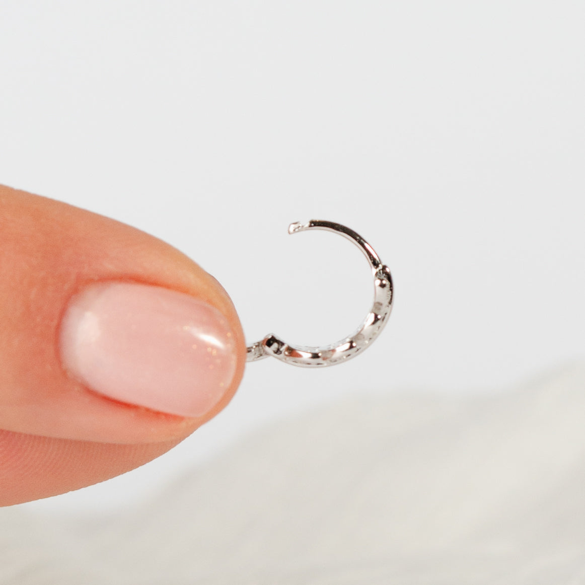 Aros argolla huggie espiga