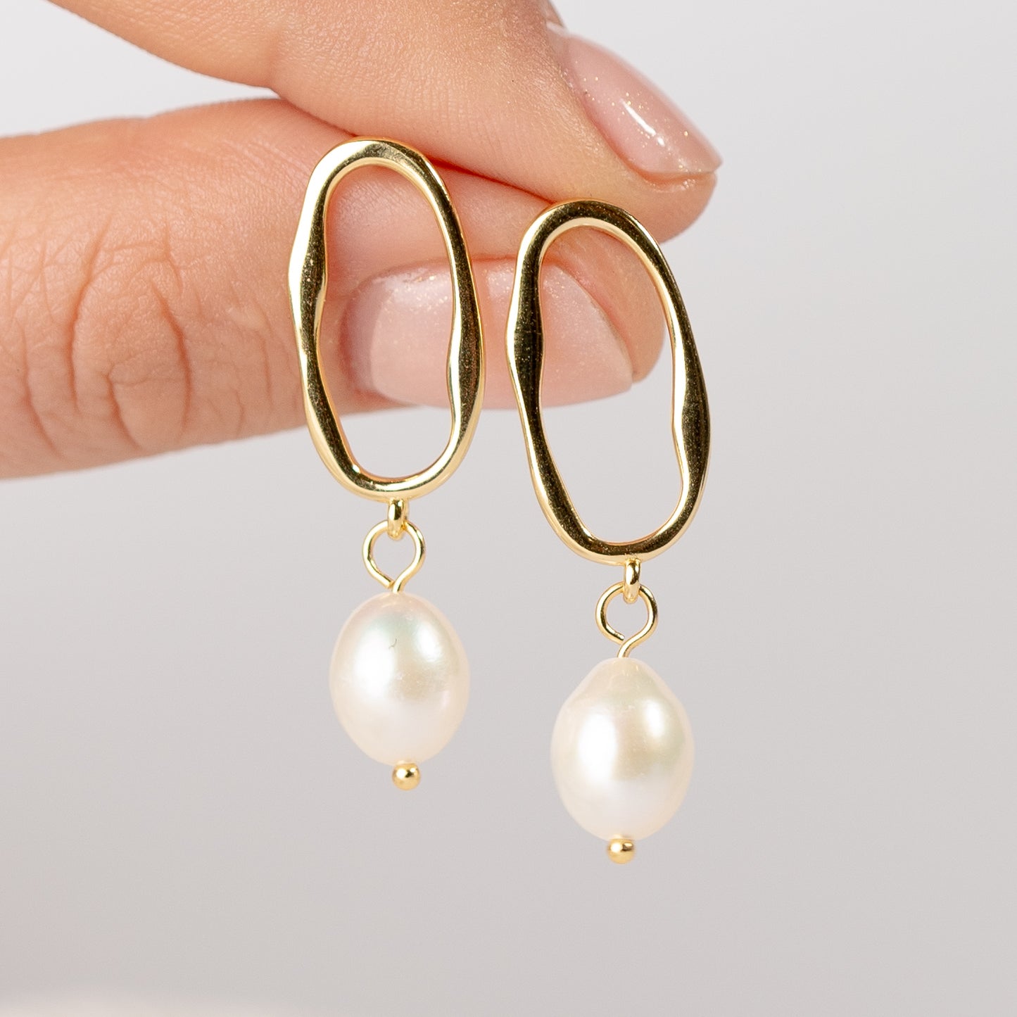 Aros colgante perla bañado en oro