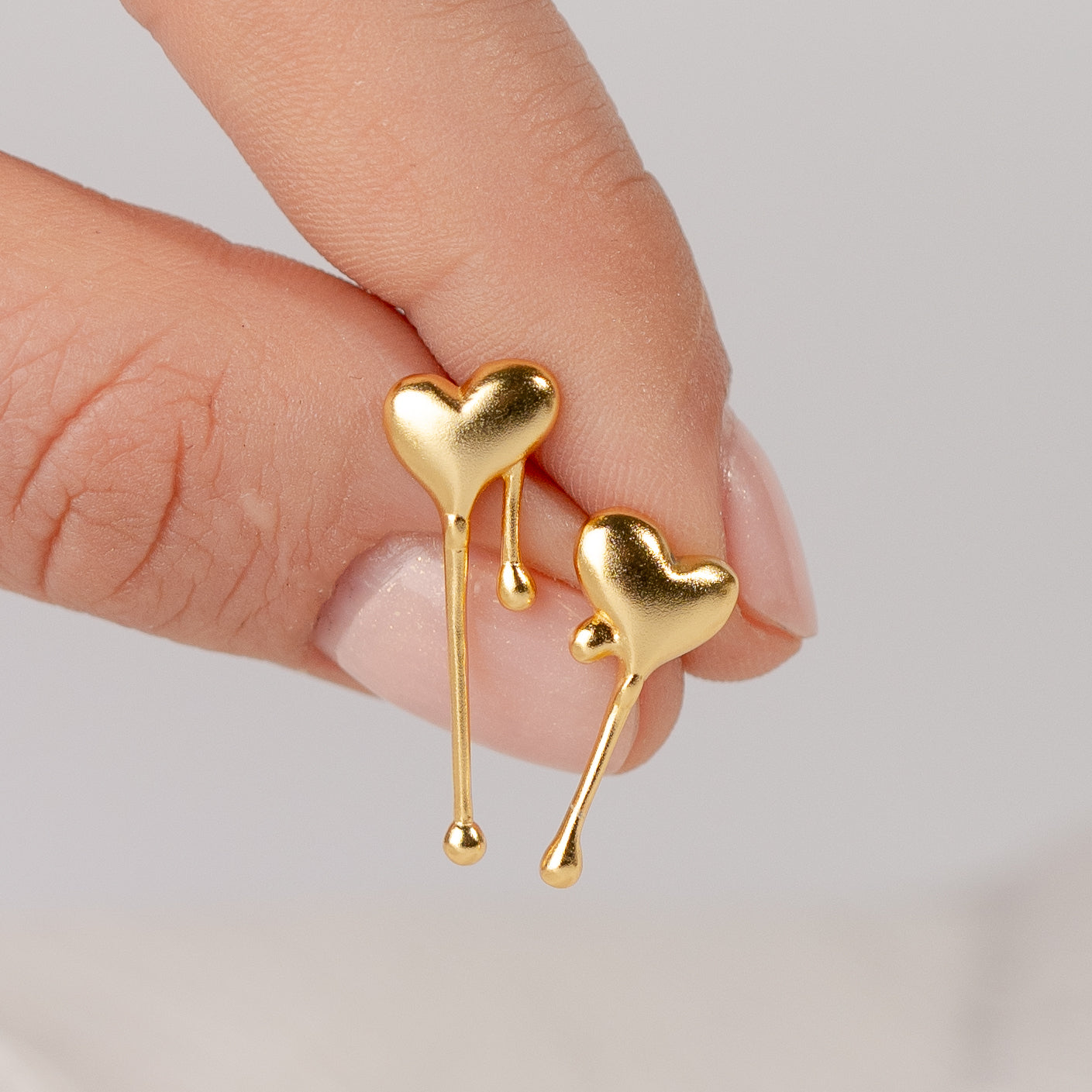 Aros pegados corazón gota bañado en oro