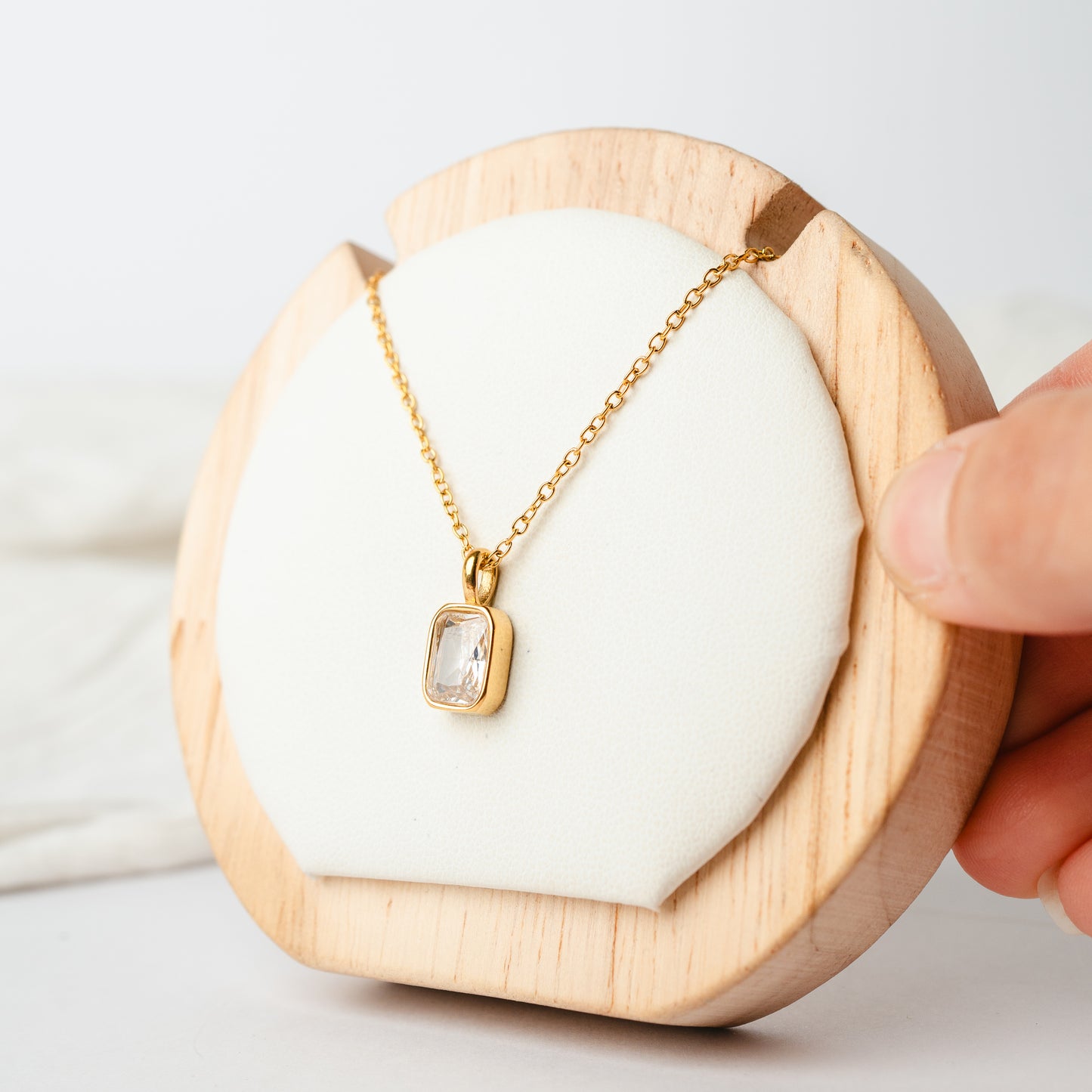 Collar punto de luz bañado en oro