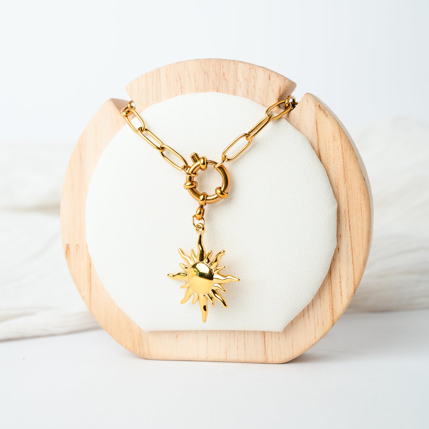 Collar de timón sol bañado en oro