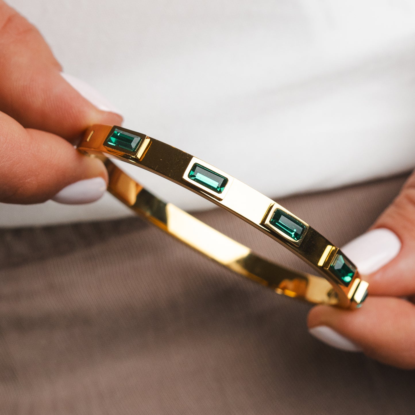 Pulsera esclava circones verdes bañado en oro