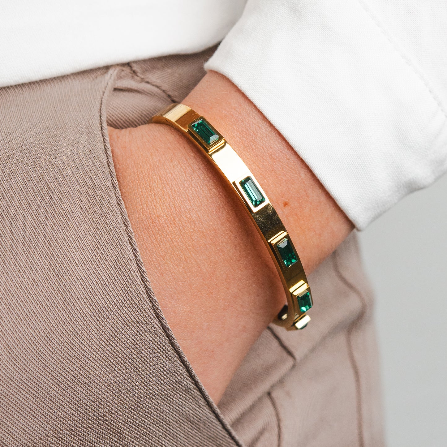 Pulsera esclava circones verdes bañado en oro