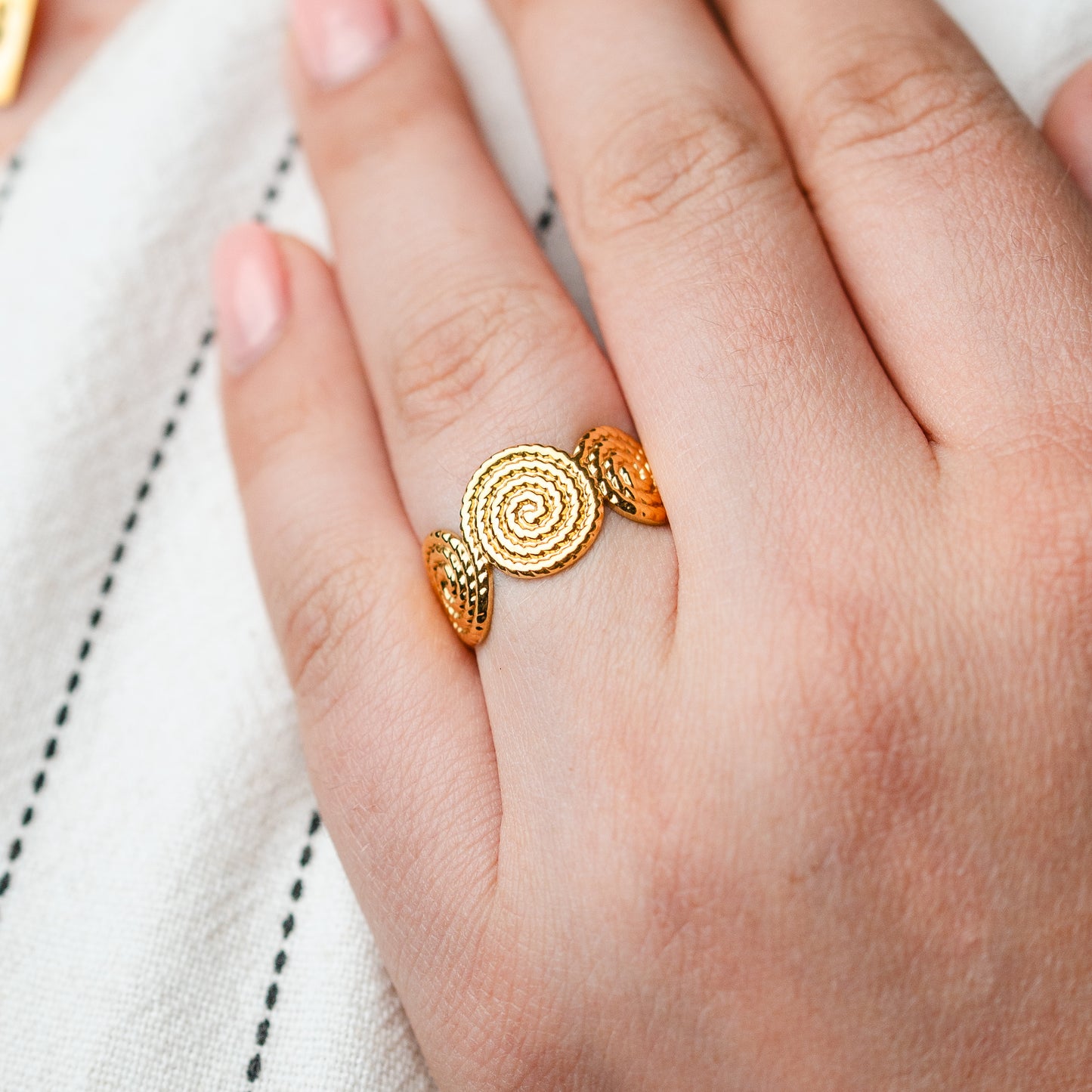 Anillo Espiral Dorado