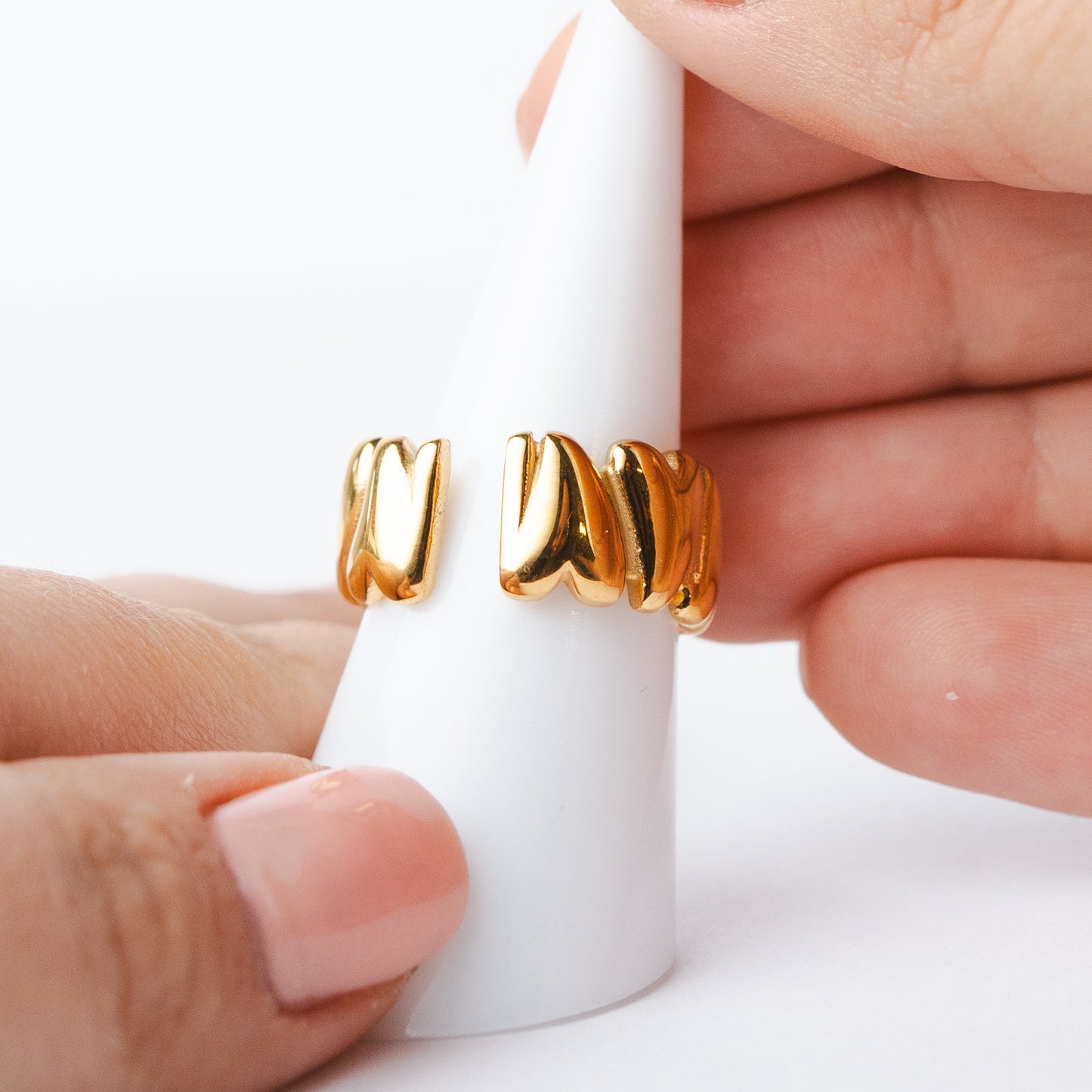 Anillo ajustable corazones bañado en oro