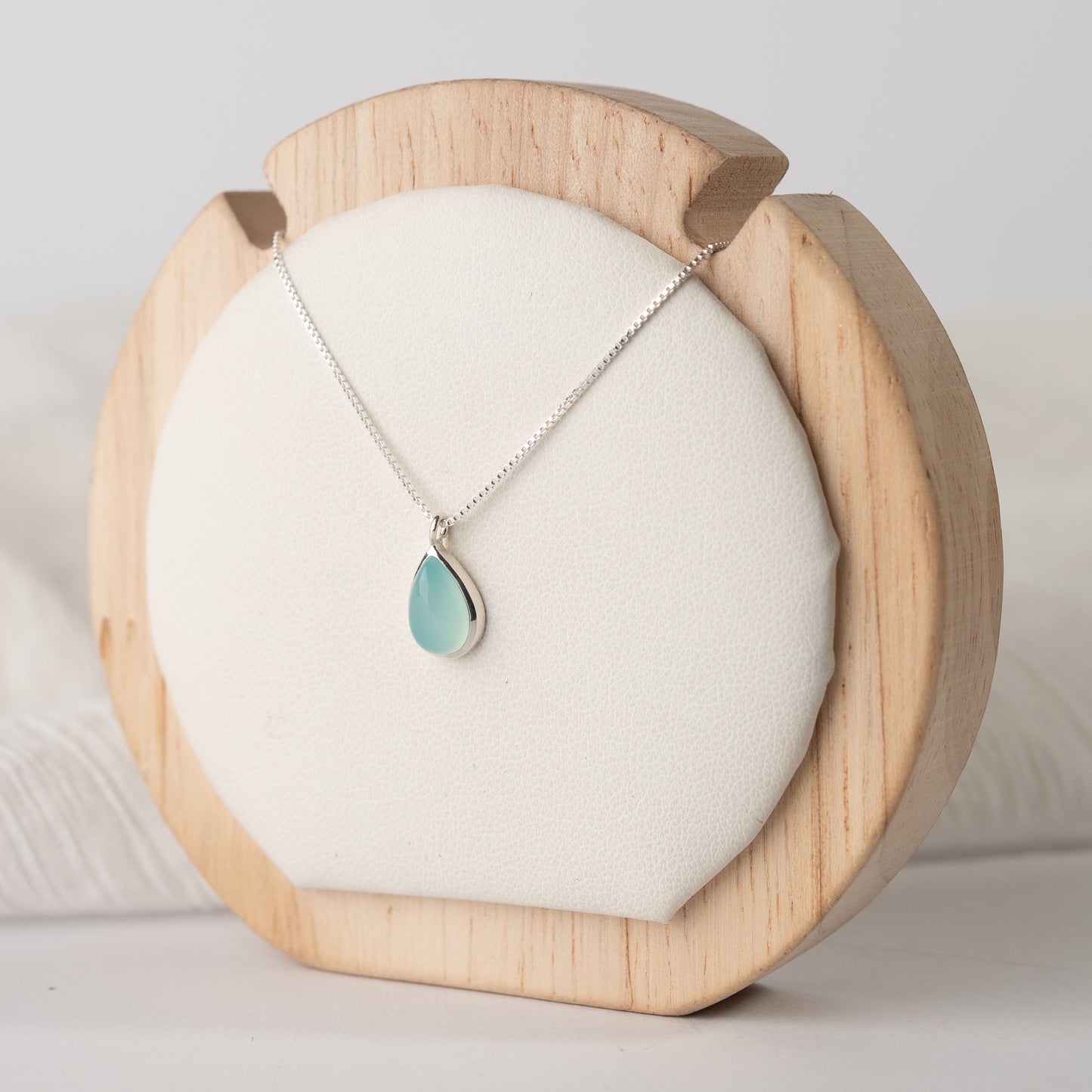 Collar punto gota calcedonia