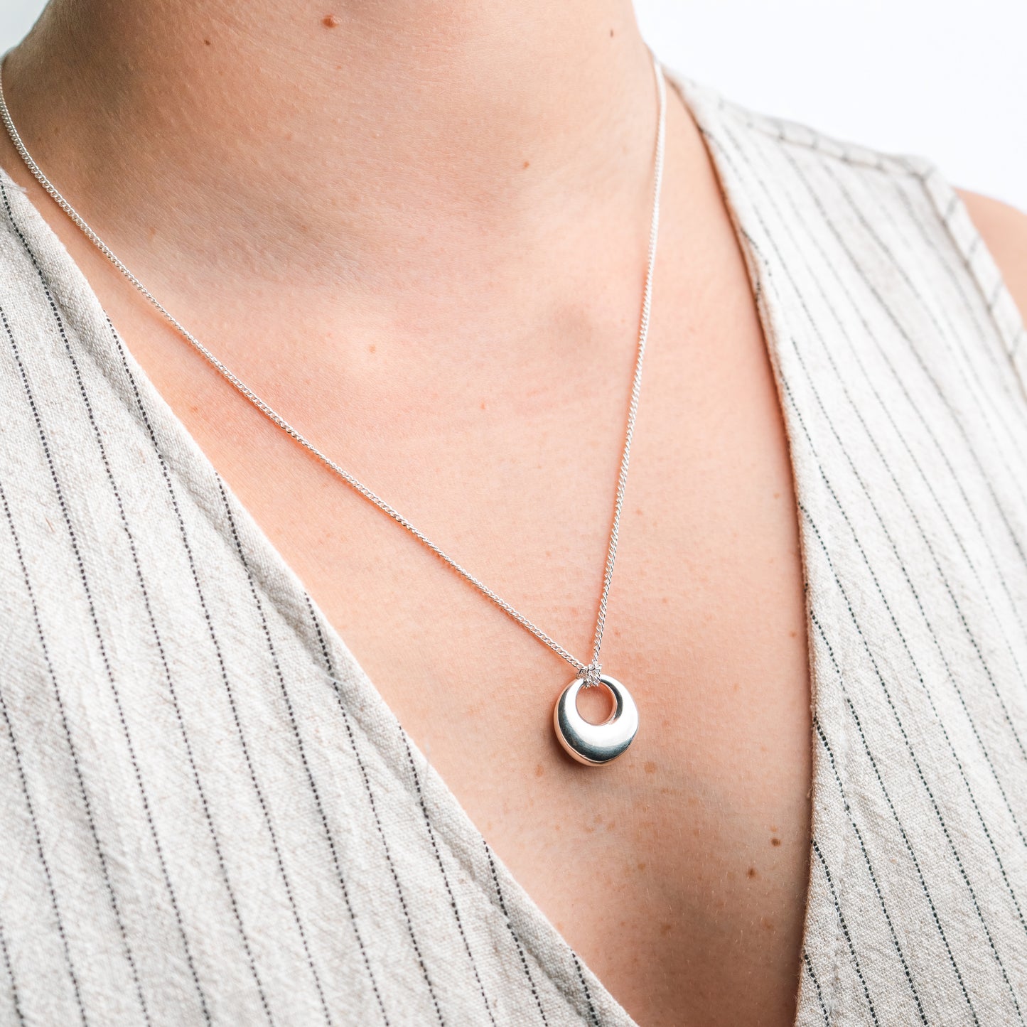 Collar largo diseño ovalado