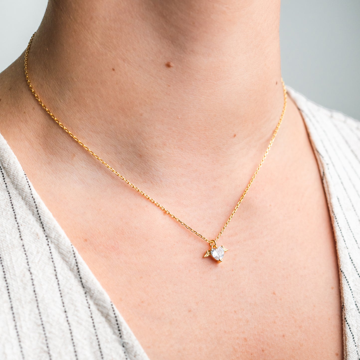 Collar corazón alitas bañado en oro