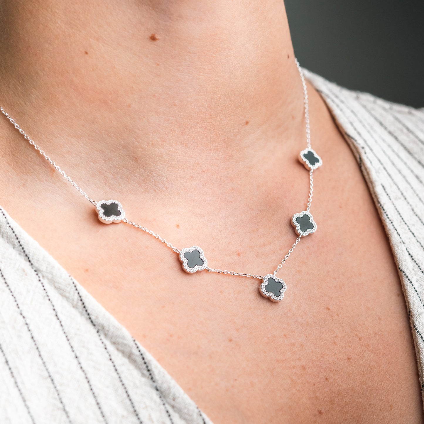 Collar de trébol negro circones