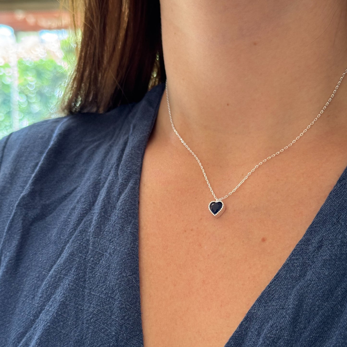 Collar punto de luz corazón azul