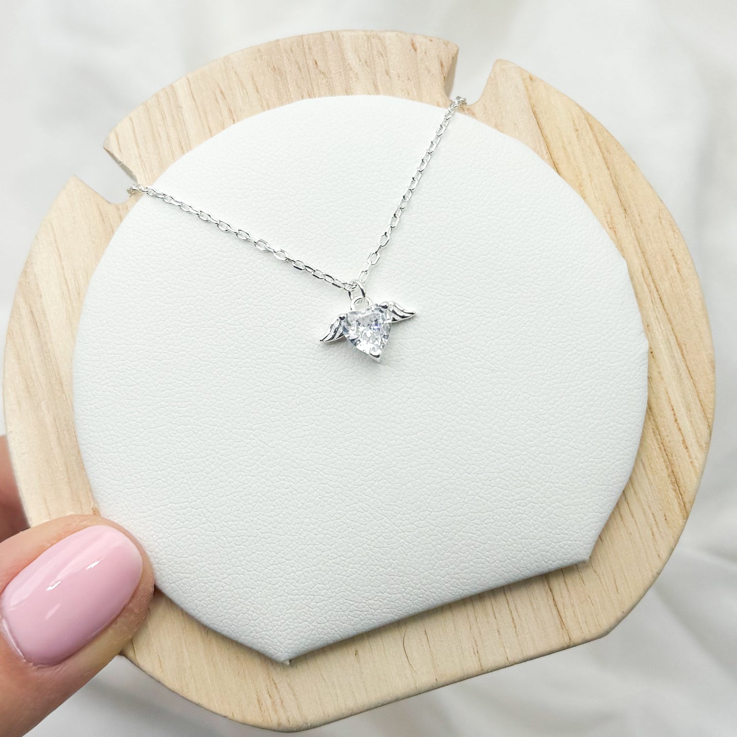 Collar corazón y alitas