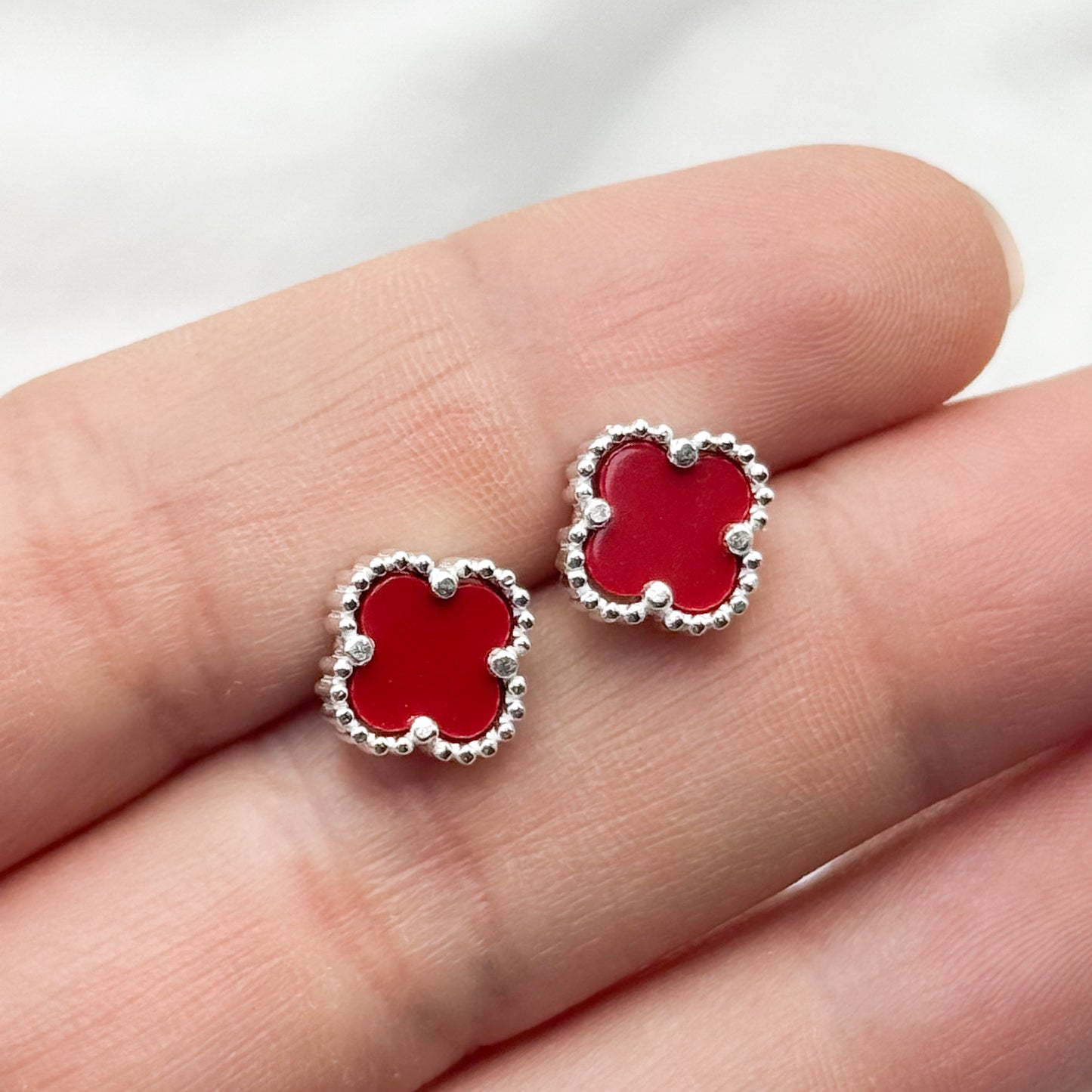 Aros pegados trébol rojo