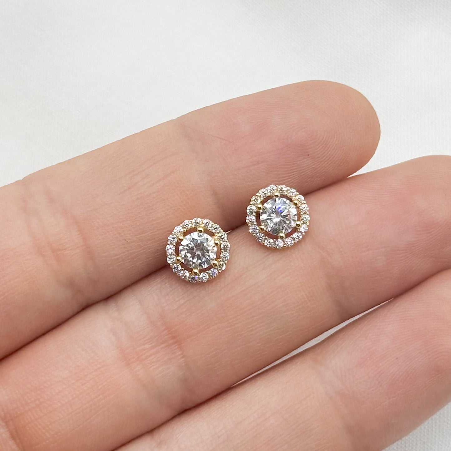 Aros pegados circones bañado en oro