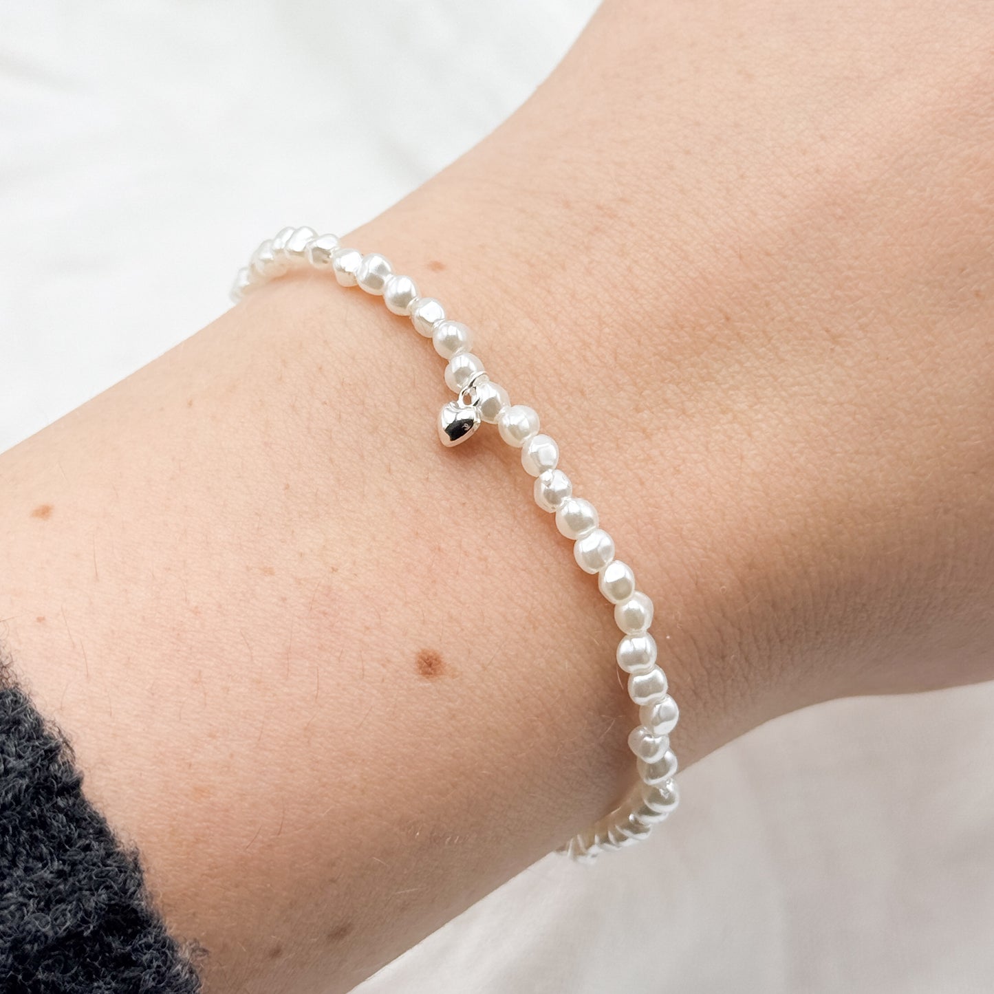 Pulsera perlas y corazón