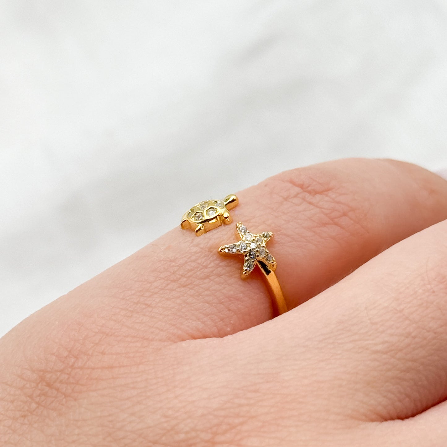 Anillo de tortuga y estrella circones bañado en oro